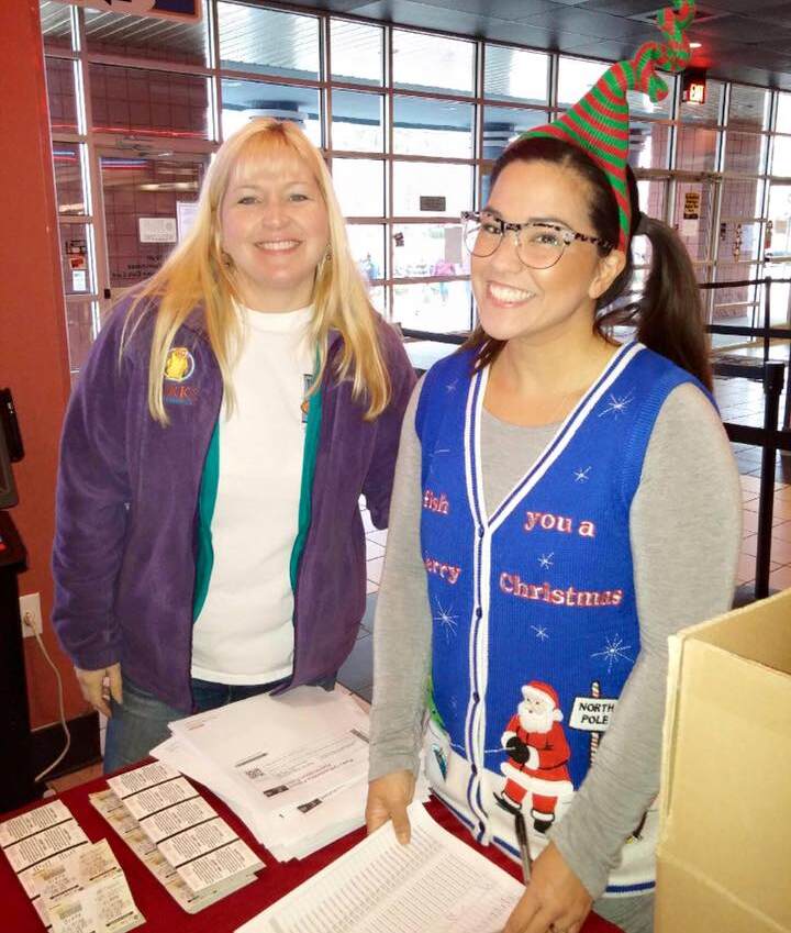 10261_10153791053866737_3110241630096385107_n patient appreciation event Parks orthodontics staff smiling