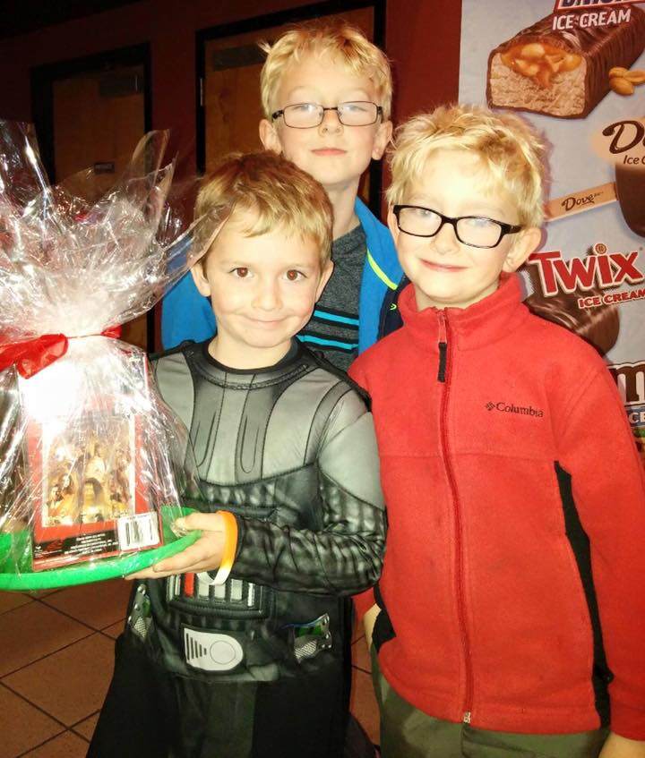 12369033_10153791053301737_7070285288921567092_n Star Wars patient appreciation event three blonde boys smiling
