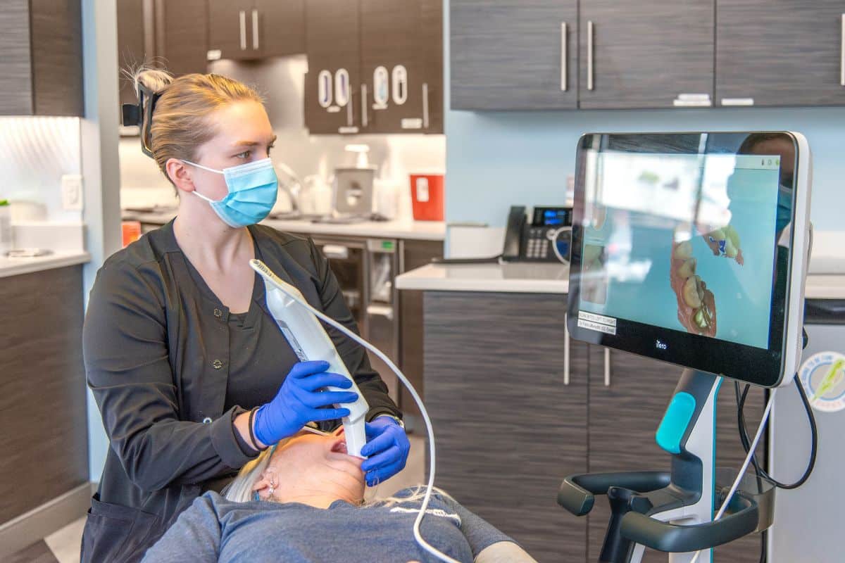 parks-orthodontics-i-tero-digital-scanner-scanning-teeth patient undergoing itero digital scan